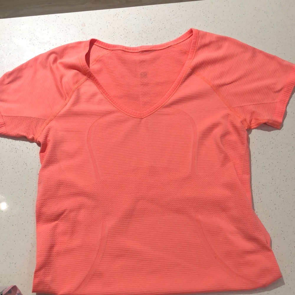 Lululemon short sleeve shirt size 8